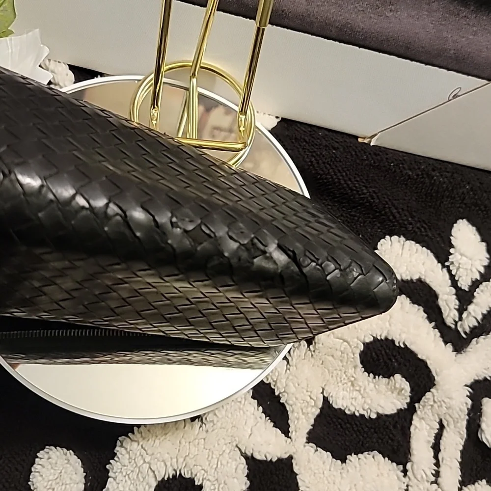 🖤Bottega Veneta Intrecciato Black Leather Zip-around Wallet🖤